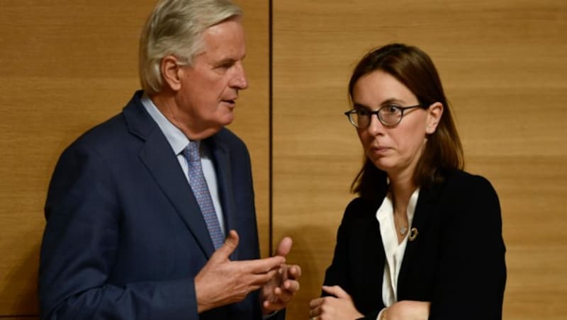 Der EU-Chefverhandler Michel Barnier und Frankreichs Europaministerin Amelie de Montchalin (Bild: AFP)