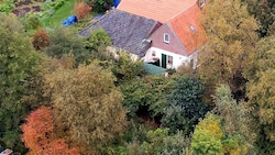 Die Familie war 2019 auf dem abgelegenen Hof beim Dorf Ruinerwold entdeckt worden. (Bild: AFP)