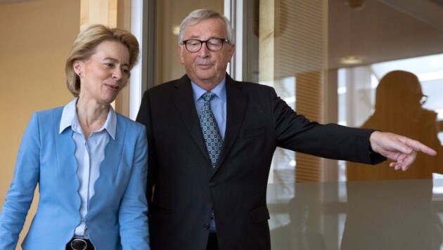 Jean-Claude Juncker kann am 1. November noch nicht an Ursula von der Leyen übergeben. (Bild: AP)