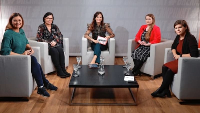 Von links: Sandra Thier, Marika Lagger-Pöllinger, Katia Wagner, Natascha Kampusch, Ingrid Brodnig (Bild: zwefo)