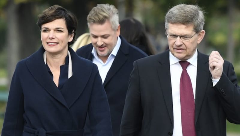 SPÖ-Chefin Pamela Rendi-Wagner und Bundesgeschäftsführer Christian Deutsch (Bild: APA/ROBERT JAEGER)