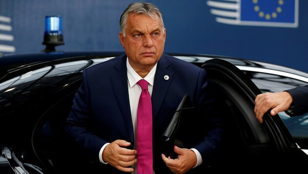 Ungarns Ministerpräsident Viktor Orban sieht sein Land „in einer anderen Situation“ als die restlichen EU-Staaten. Diese hätten keine unmittelbare Außengrenze an der Westbalkanroute. (Bild: APA/AFP/POOL/JULIEN WARNAND)