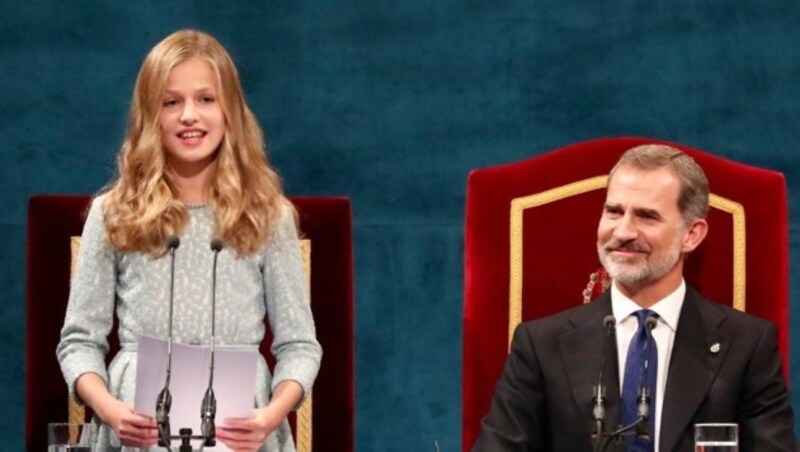 König Felipe VI. ist sichtlich stolz auf seine Tochter. (Bild: twitter.com/casareal)