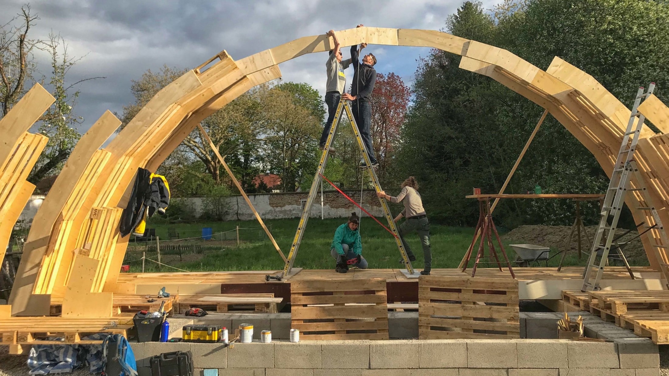 Jung Architekten Planen Gartenhaus Aus Altmaterial Krone At