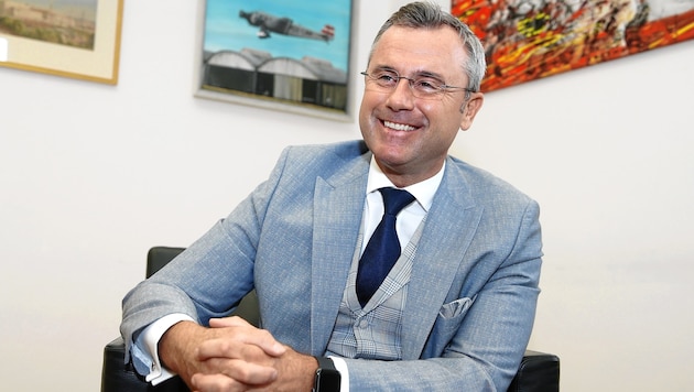 Norbert Hofer rarely loses his smile. (Bild: Peter Tomschi)