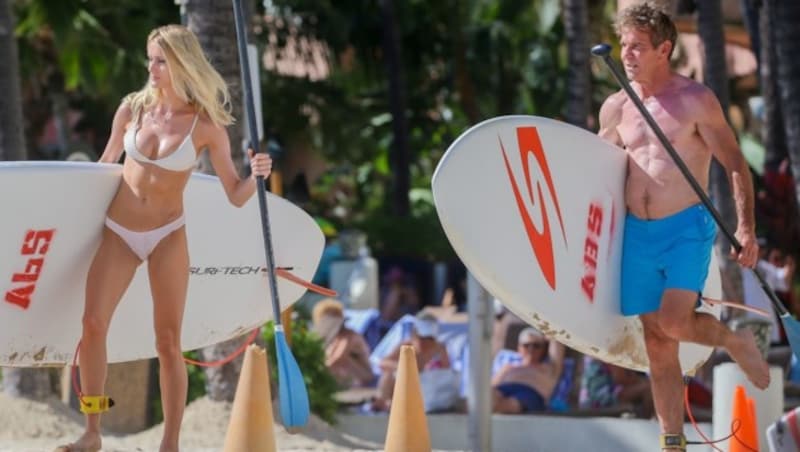 Dennis Quaid mit Laura Savoie in Hawaii (Bild: www.photopress.at)