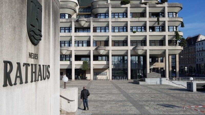 Das neue Rathaus in Linz, Sitz der besagten Mini-Abteilung (Bild: Werner Pöchinger)