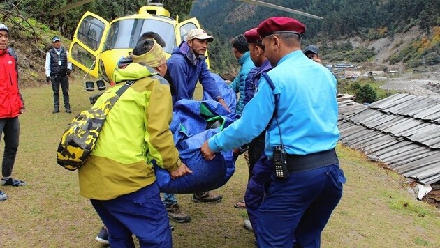Der Leichnam von Wilhelm W. wurde mit dem Hubschrauber geborgen. (Bild: Keshav Adhikari)