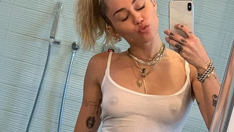 Miley Cyrus ließ auf Instagram ihre Nippel blitzen. (Bild: instagram.com/mileycyrus)