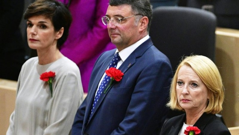 Die SPÖ-Granden Pamela Rendi-Wagner, Jörg Leichtfried und Doris Bures (von links) (Bild: APA/HANS PUNZ)