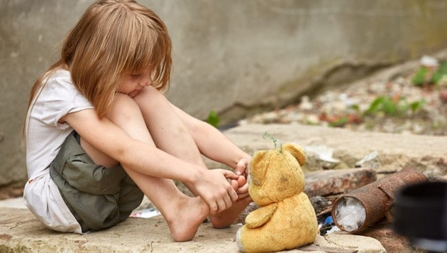 Etwa 3,6 Prozent des BIP kosten die Folgen von Kinderarmut jährlich den Staat. (Bild: stock.adobe.com)