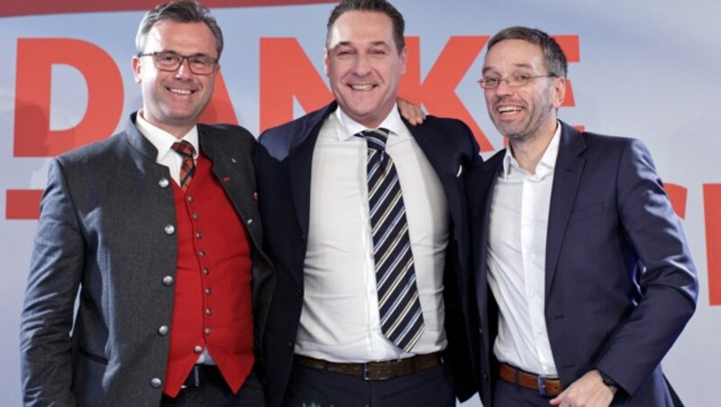 Nach der Hofburg-Wahl 2016 passte zwischen Hofer, Strache und Kickl (v.l.) noch kein Blatt Papier. (Bild: APA/GEORG HOCHMUTH)