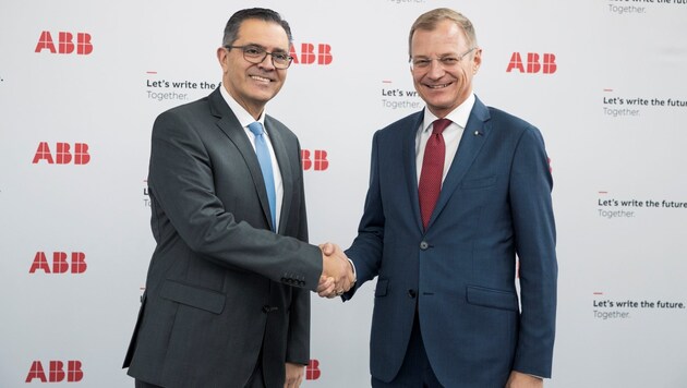 Landeshauptmann Thomas Stelzer traf Sami Atiya, Mitglied der ABB-Konzernleitung (Bild: Foto Land OÖ, Max Mayrhofer)