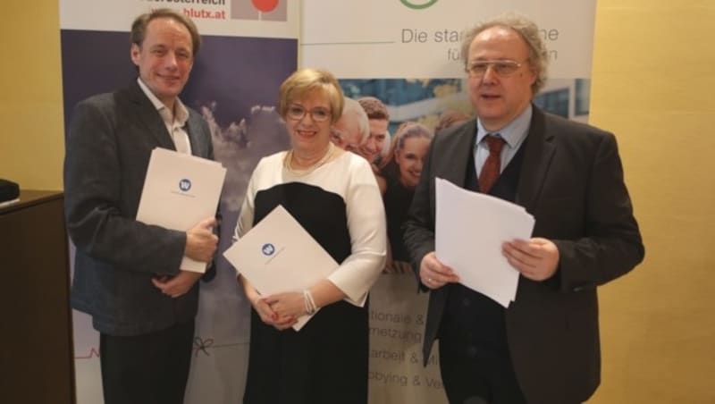Thomas Tost, Angelika Widhalm und Ernst Leitgeb von den Selbsthilfegruppen (Bild: Gerhard Bartel)