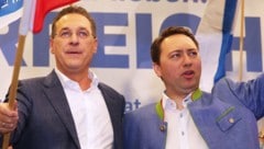 Ex-FPÖ-Chef und Ex-Vizekanzler Heinz-Christian Strache und FPÖ-Landesparteiobmann und OÖ-Landeshauptmannstellvertreter Manfred Haimbuchner (Bild: APA/KERSCHI.AT/HANNES DRAXLER)