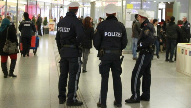 Der Bahnhof gilt als Hotspot krimineller Handlungen in Linz. (Bild: Christoph Gantner)