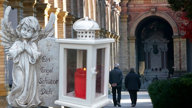 Engel und Laternen sind leider auch bei den Dieben begehrt (Bild: Tröster, Brenek)