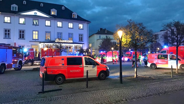 Das Gebäude der Staatsanwaltschaft in Arnsberg wurde teilweise evakuiert, bis Entwarnung gegeben werden konnte. (Bild: APA/Sauerlandkurier/Daniel Großert)