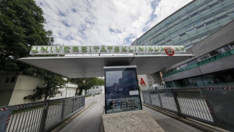 Die beiden Mädchen sind zurzeit mit ihrer Mutter im Salzburger Landesspital. (Bild: Tschepp Markus)