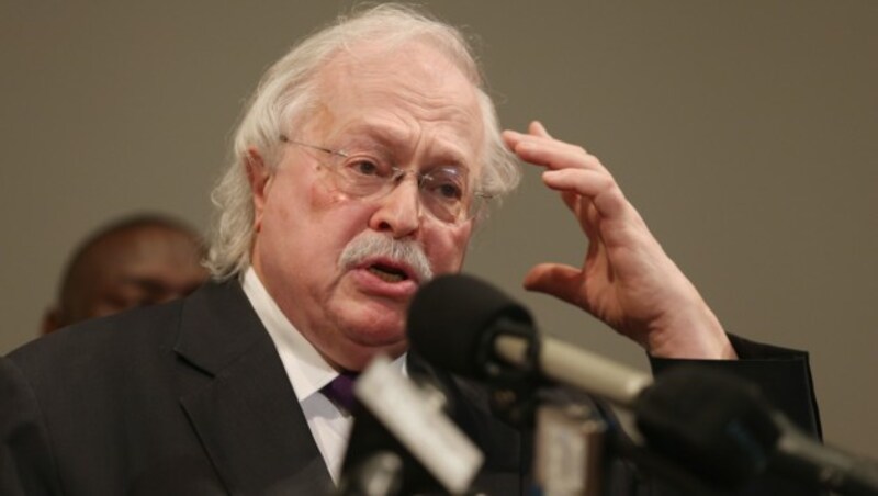 Der ehemalige Gerichtsmediziner Michael Baden (Bild: AFP)