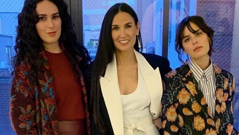 Demi Moore mit ihren Töchtern Rumer und Tallulah Willis (Bild: instagram.com/demimoore)