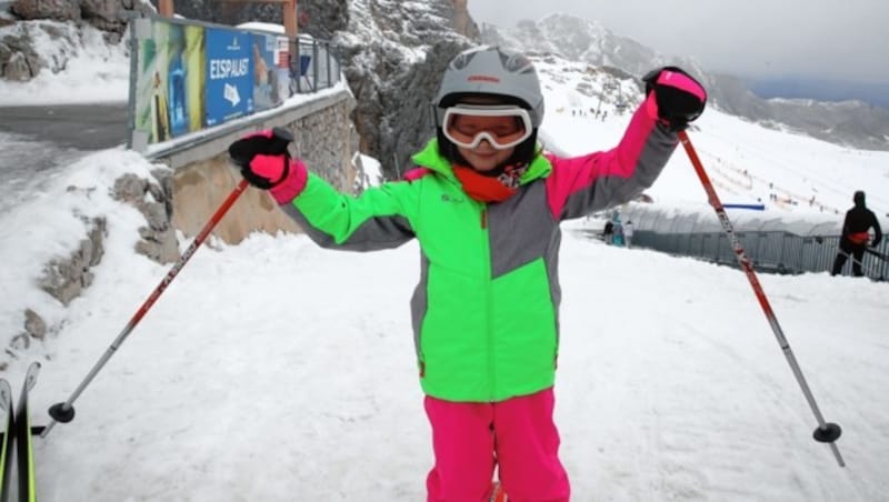 Hurra! Die bezaubernde Jana freute sich über den Saisonstart am Dachstein. (Bild: Sepp Pail)