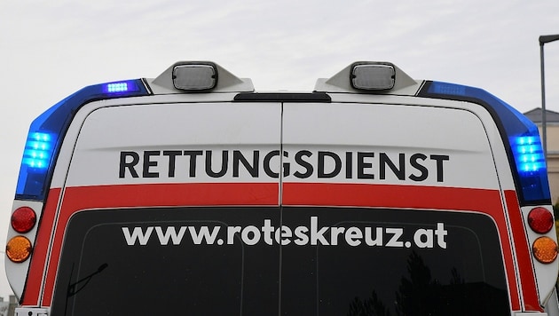 Der Rettungsdienst brachte die Verletzten ins Klinikum Klagenfurt (Bild: P. Huber)