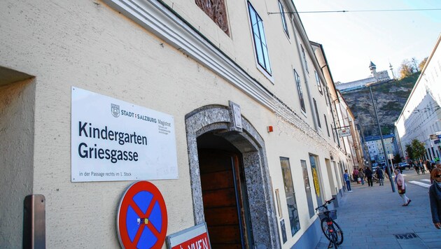 Einbrecher verwüsteten am Wochenende den Kindergarten in der Griesgasse in der Salzburger Altstadt. (Bild: Markus Tschepp)