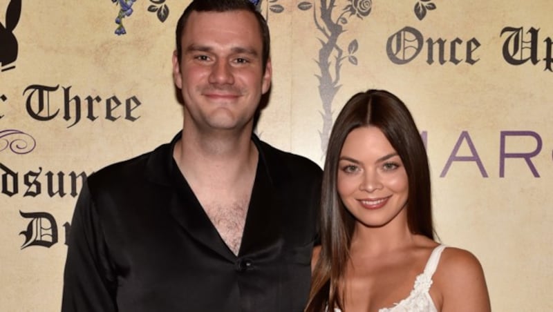 Cooper Hefner und Scarlett Byrne (Bild: GETTY IMAGES/David Becker)