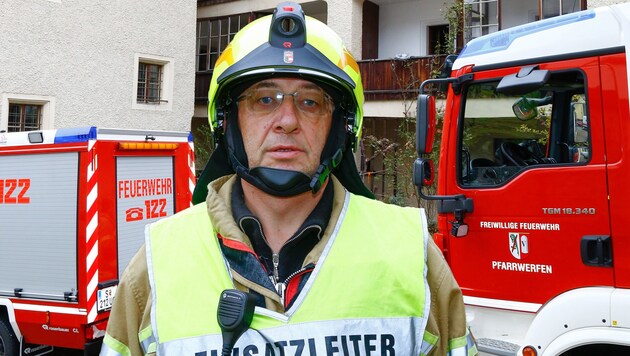 Feuerwehrkommandant Martin Bergmüller war der Einsatzleiter bei dem Drama in Pfarrwerfen. (Bild: Gerhard Schiel/Krone-Montage)