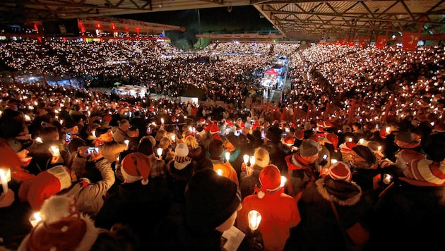 30.000 erlebten das Weihnachtssingen in Berlin - jetzt kommt die Erfolgsstory auch nach Klagenfurt. (Bild: REUTERS/Hannibal Hanschke)