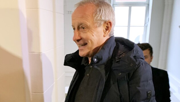 Peter Pilz vor seinem Prozess wegen übler Nachrede in St. Pölten (Bild: APA/SOPHIA KILLINGER)