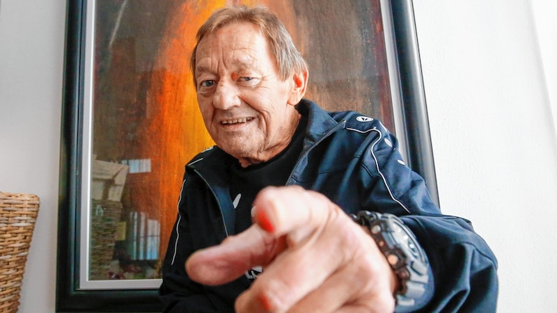 Los fans esperan con impaciencia el regreso de su estrella Wolfgang Ambros. Quiere recuperarse para su concierto del 10 de abril. (Bild: Markus Tschepp)