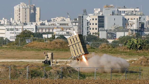 Das israelische Raketenabwehrsystem Iron Dome im Einsatz (Bild: APA/AFP/JACK GUEZ)