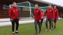 Salzburgs Abordnung im U19-Team: Goalie Mirel Kahrimanovic (Adnet), Matthias Seidl (Kuchl), Tobias Berger und Sebastian Aigner (beide FC Liefering/von links). Im Hintergrund Tormanntrainer Hans Peter Berger. (Bild: krugfoto/Krug Daniel sen.)