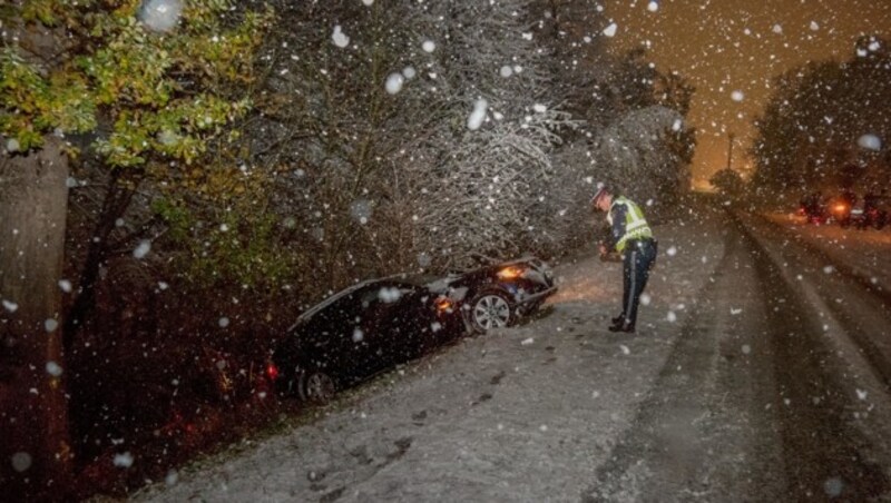 Unfall auf der Völser Straße (Bild: Zeitungsfoto.at/Team)