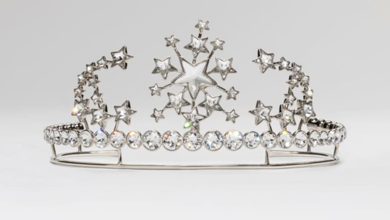 Die Swarovski-Tiara für den Opernball wurde von Mozarts Oper „Königin der Nacht“ inspiriert. (Bild: Swarovski/Thomas Steinlechner)