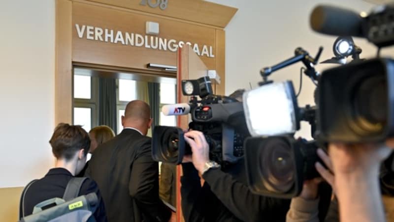 Auch wegen der Casino-Causa war der Medienrummel im Gerichtsgebäude groß. (Bild: APA/HERBERT NEUBAUER)