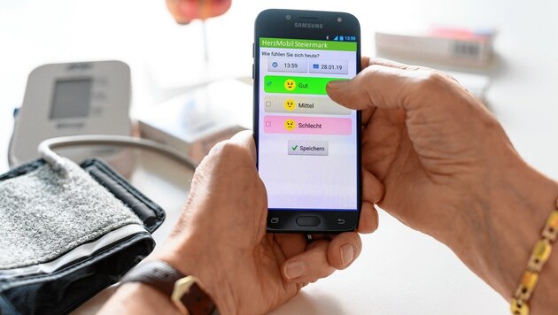 Mit HerzMobil übermitteln Herzpatienten ihre Daten von Zuhause aus und verschlüsselt an ihre Ärzte. (Bild: AIT/LIV)