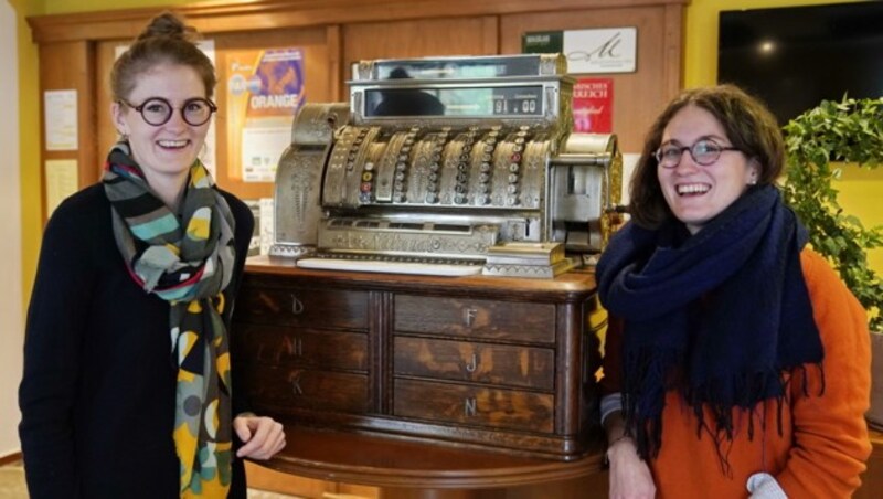 Schätzen das Leben am Land: die Schwestern Anna (links) und Martha Lercher aus Murau (Bild: Sepp Pail)