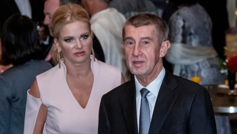 Andrej Babis mit seiner Ehefrau Monika (Bild: AP)