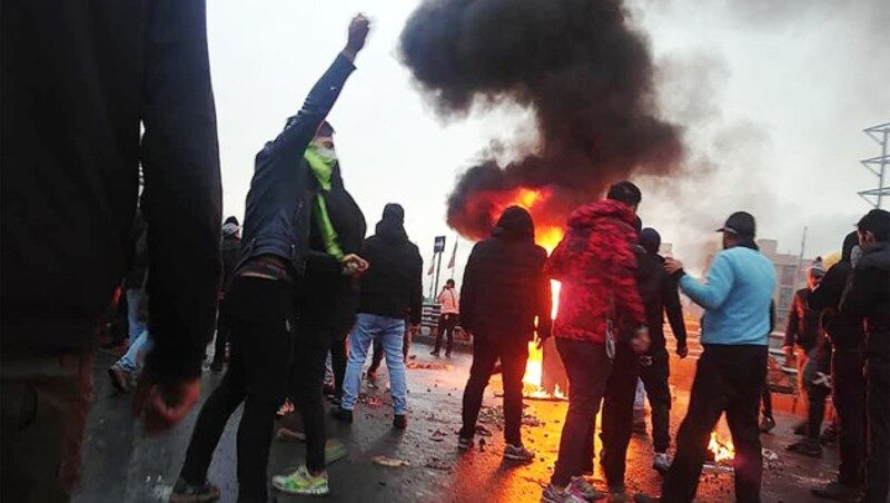 Demonstranten in Teheran (Bild: AFP)