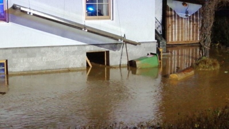 Feld am See: Mehrere Keller stehen unter Wasser. (Bild: Fritz Kimeswenger)