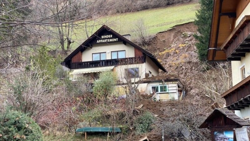 Dieses Haus wurde in Bad Kleinkirchheim von der Mure erfasst. (Bild: RK1)