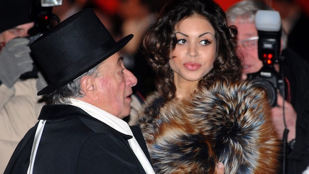 Richard Lugner's Opera Ball guests were always good for a scandal - including Ruby Rubacuori, with whom the Opernball zampano danced in 2011. (Bild: AFP)