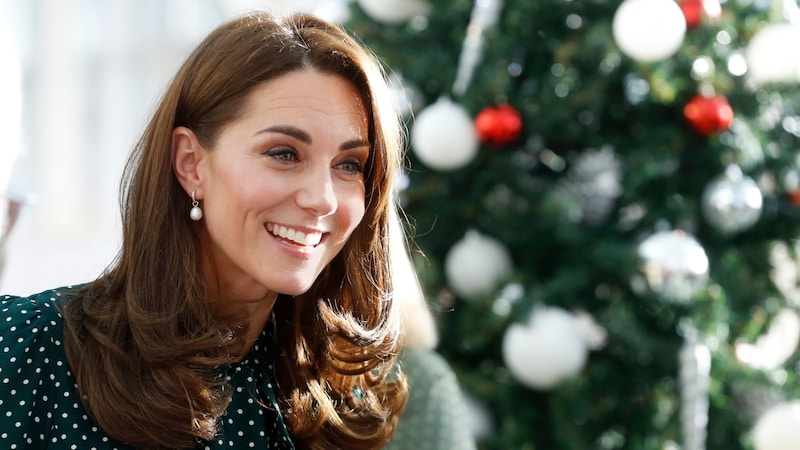 Duchess Kate in front of the Christmas tree (Bild: ROTA / Camera Press / picturedesk.com)