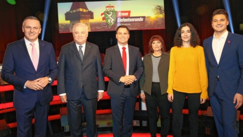 Die Spitzenkandidaten im Studio der „Krone“-Elefantenrunde: Mario Kunasek (FPÖ), Hermann Schützenhöfer (ÖVP), Michael Schickhofer (SPÖ), Claudia Klimt-Weithaler (KPÖ), Sandra Krautwaschl (Grüne), Niko Swatek (NEOS) (Bild: Klemens Groh)