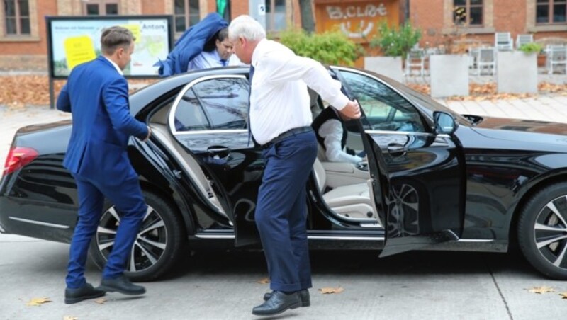 Landeshauptmann Hermann Schützenhöfer trifft ein (Bild: Klemens Groh)