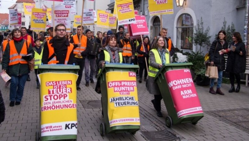 Wahlkampffinale der KPÖ in Graz - Protestzug gegen hohe Mieten und Gebühren (Bild: Montaperti Roland)