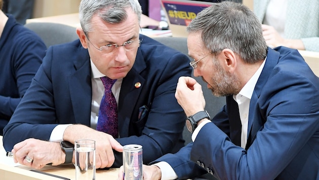 FPÖ-Chef Norbert Hofer und Klubobmann Herbert Kickl (Bild: APA/ROLAND SCHLAGER)